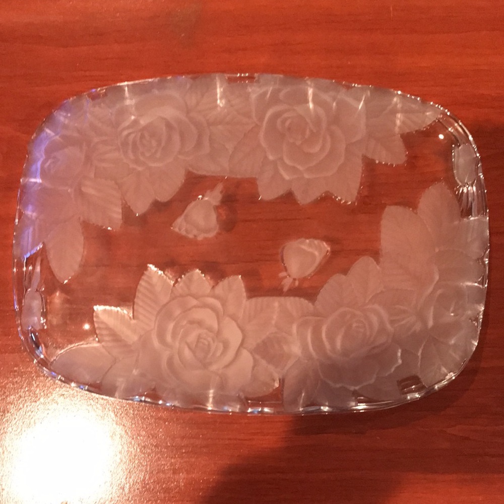 Glass Tray with Roses - Picture 2 of 10